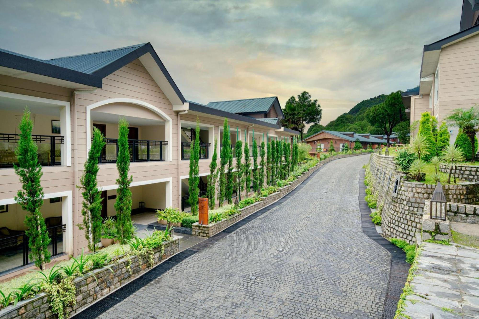 Radisson Blu Resort Dharamshala Ngoại thất bức ảnh